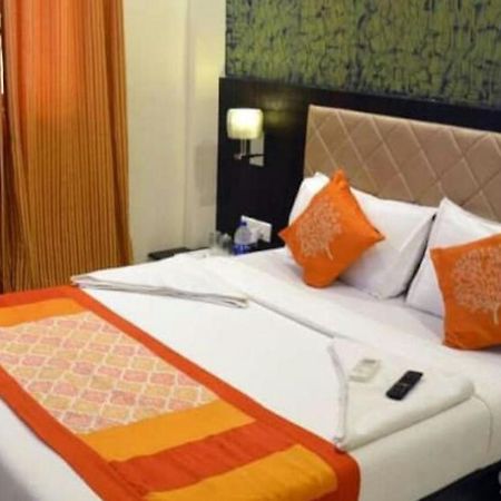 Hotel Avenue Near T-2 International Airport Bombay Exterior foto